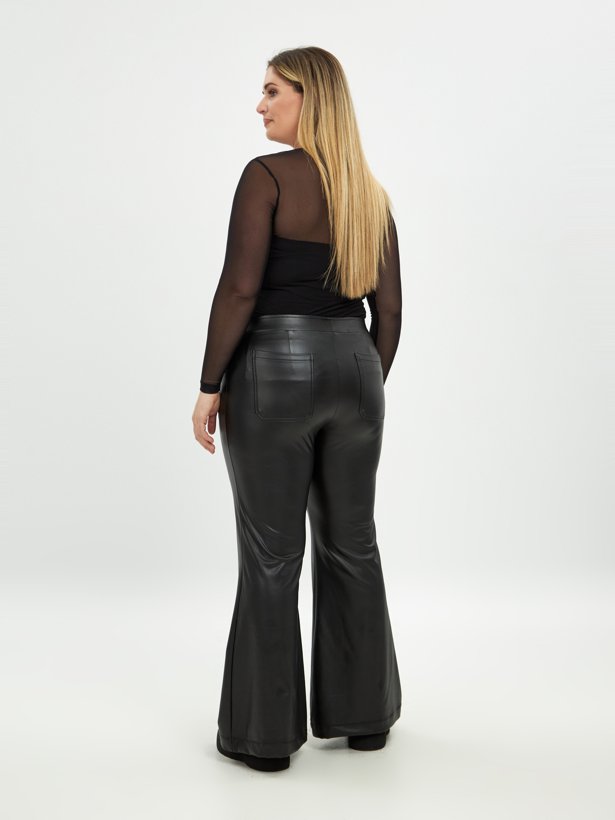 Παντελόνα καμπάνα δερματίνη φωτογραφία