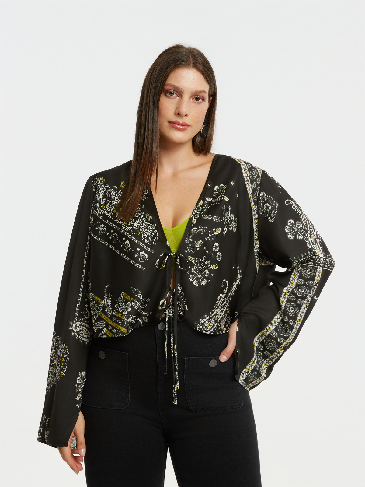 Cropped μπλούζα με δέσιμο και εμπριμέ σχέδιο φωτογραφία