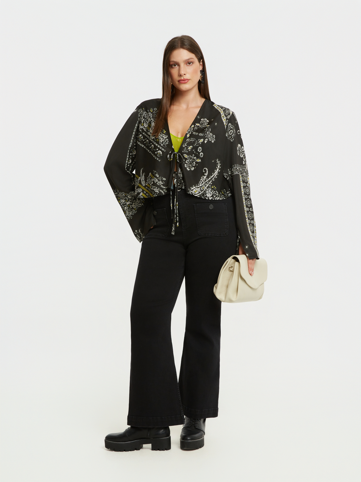 Cropped μπλούζα με δέσιμο και εμπριμέ σχέδιο φωτογραφία