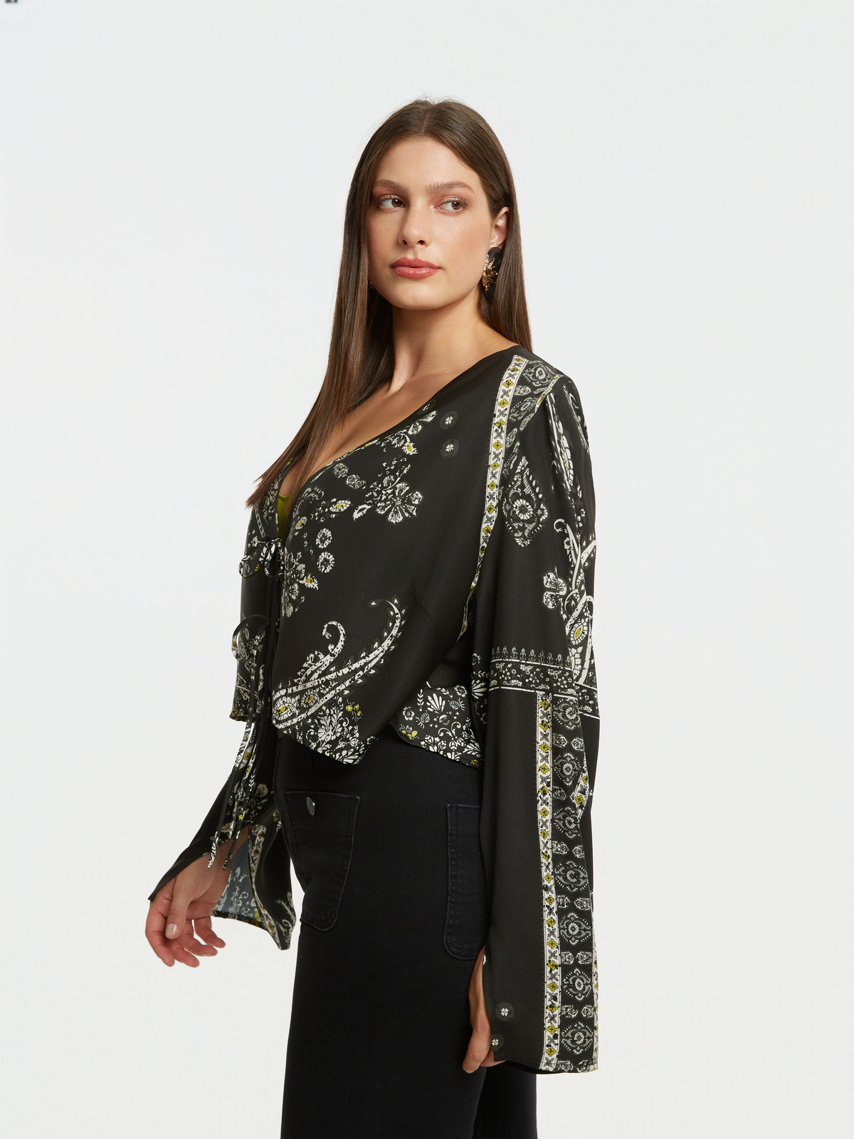 Cropped μπλούζα με δέσιμο και εμπριμέ σχέδιο φωτογραφία