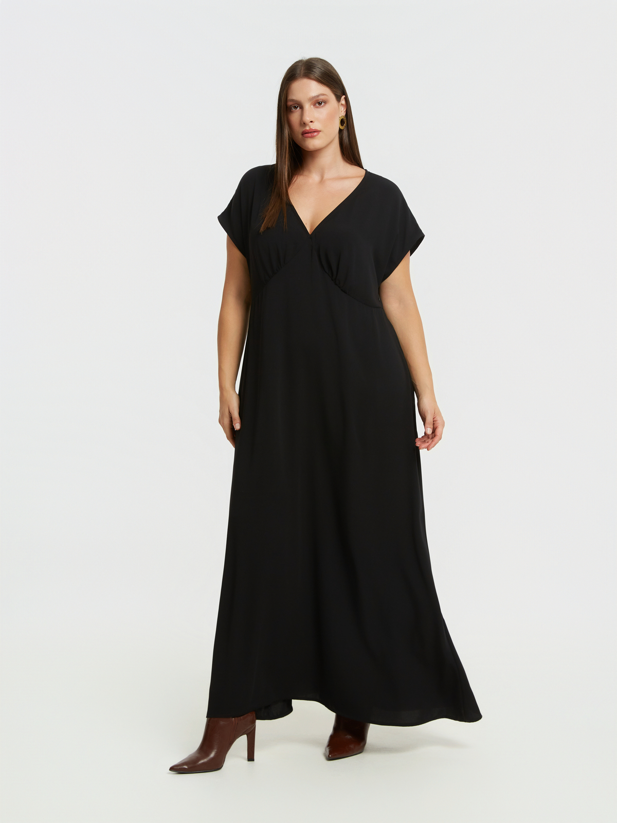 Maxi φόρεμα με V-ντεκολτέ φωτογραφία