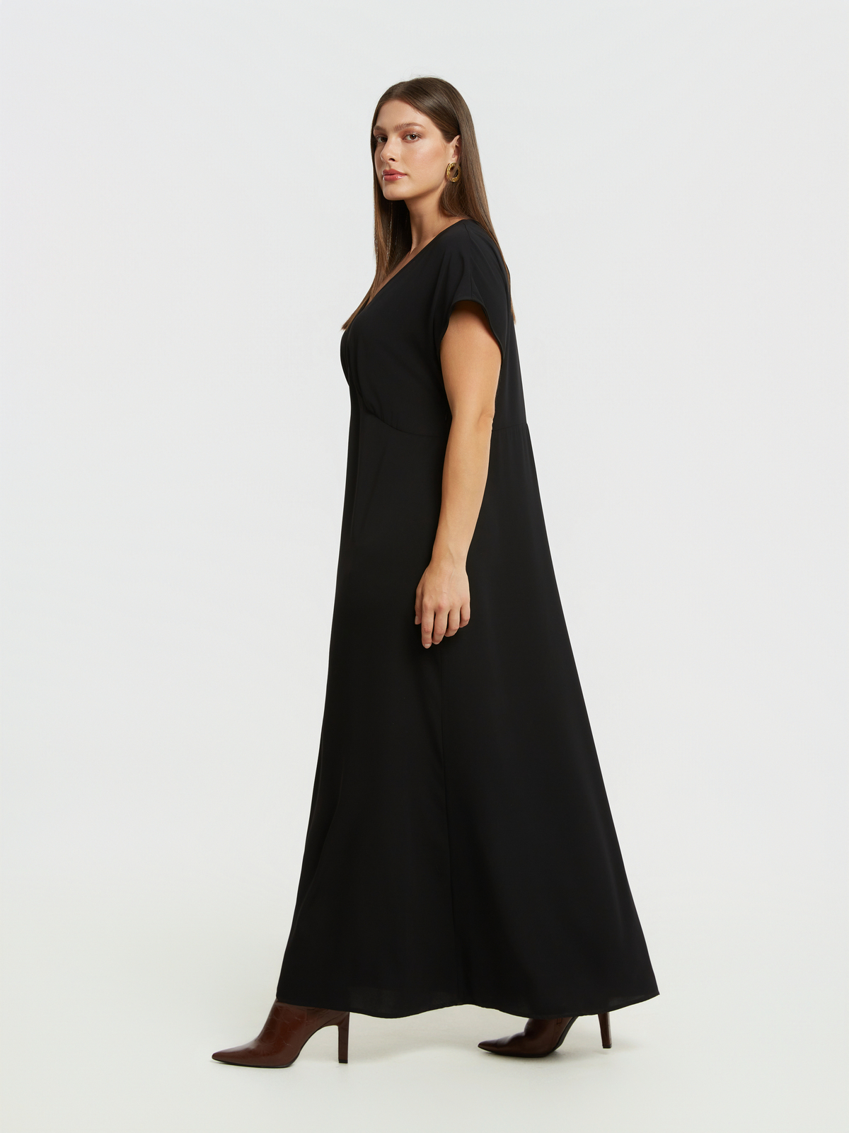 Maxi φόρεμα με V-ντεκολτέ φωτογραφία