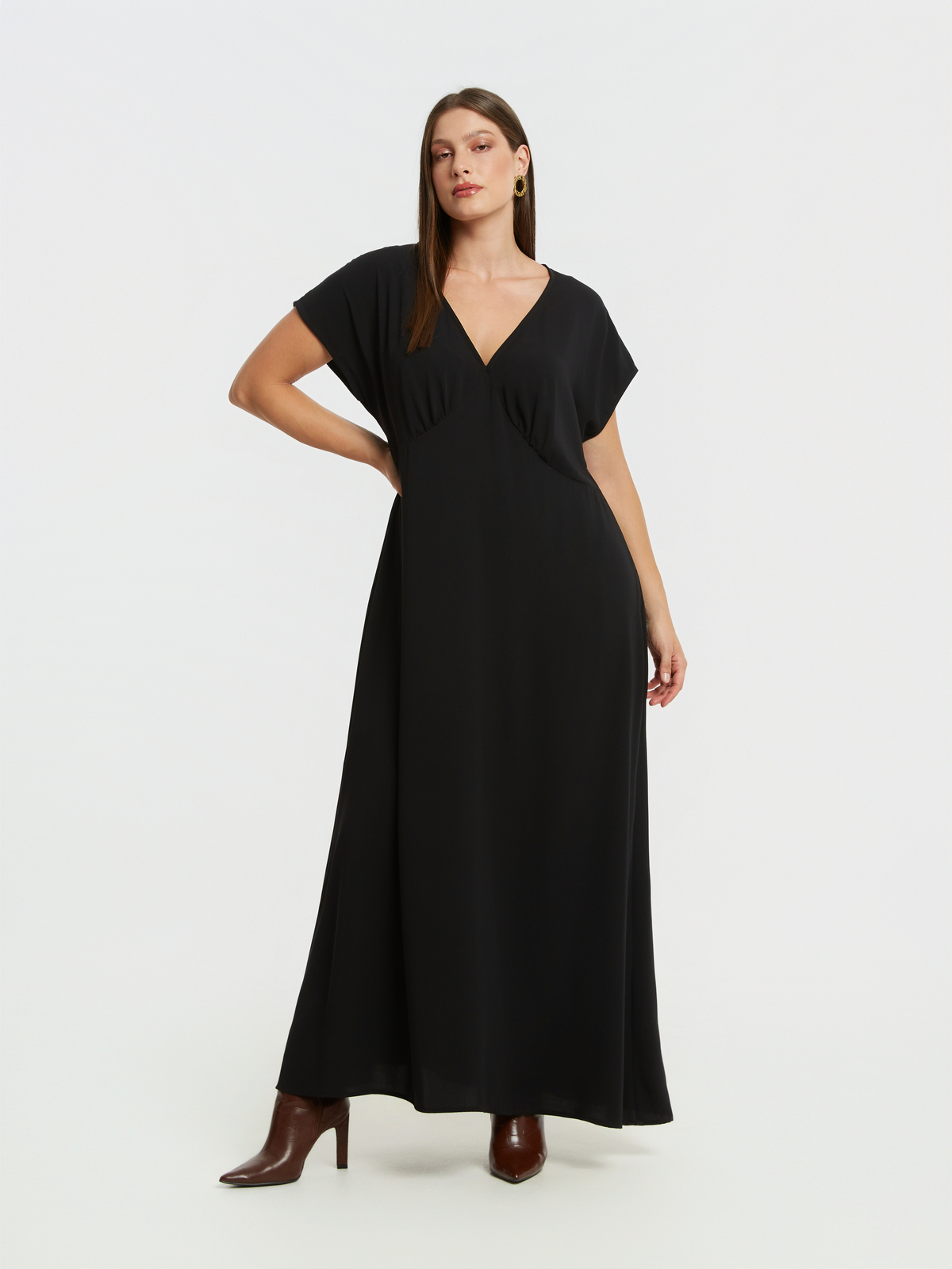 Maxi φόρεμα με V-ντεκολτέ φωτογραφία