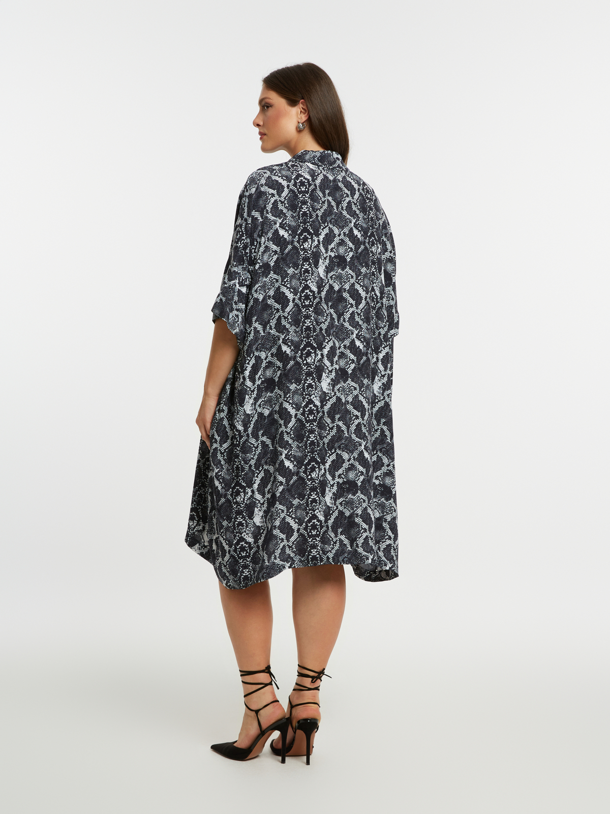 Φόρεμα σεμιζιέ βισκόζη εμπριμέ φωτογραφία