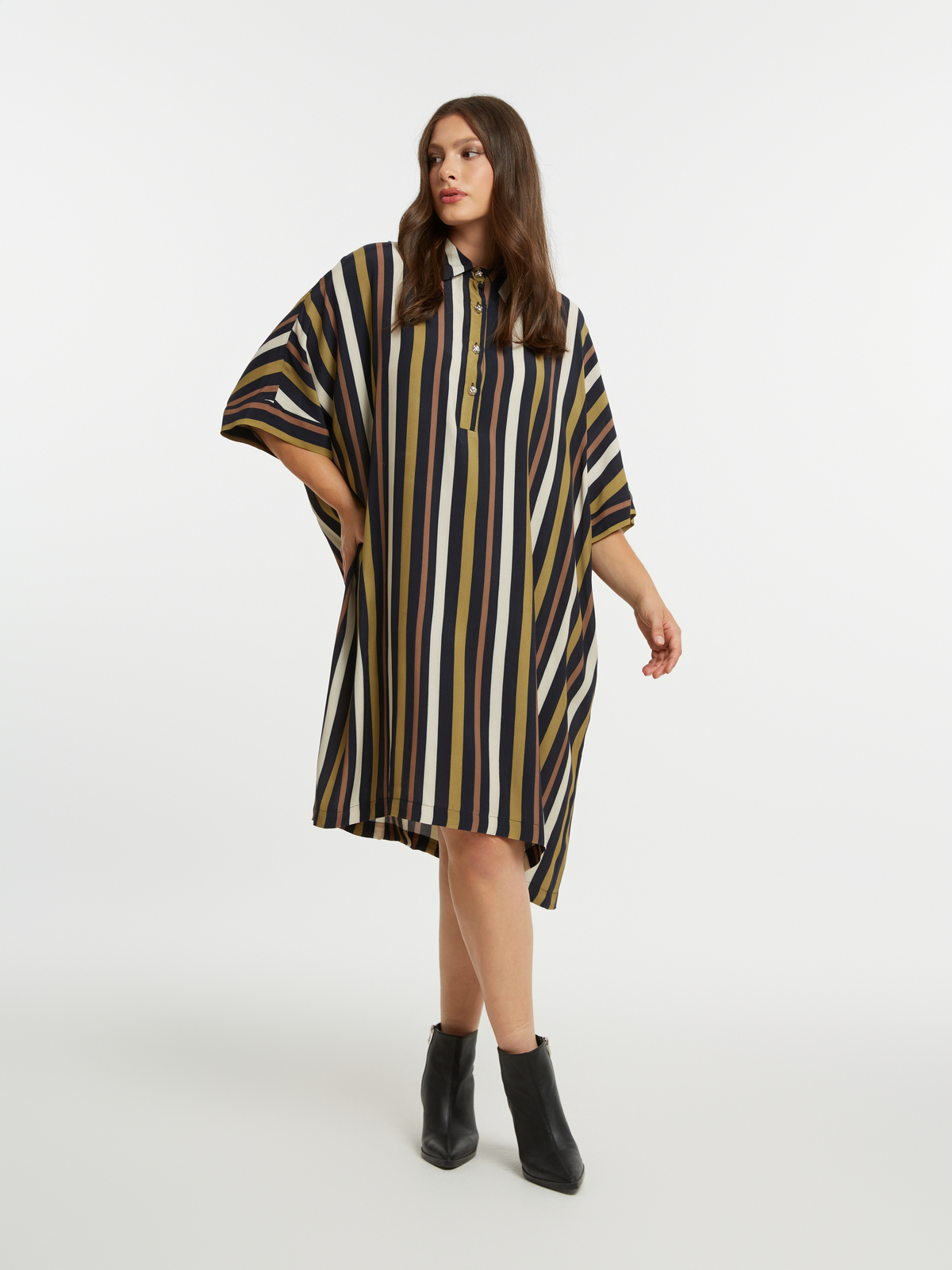 Φόρεμα σεμιζιέ βισκόζη εμπριμέ φωτογραφία