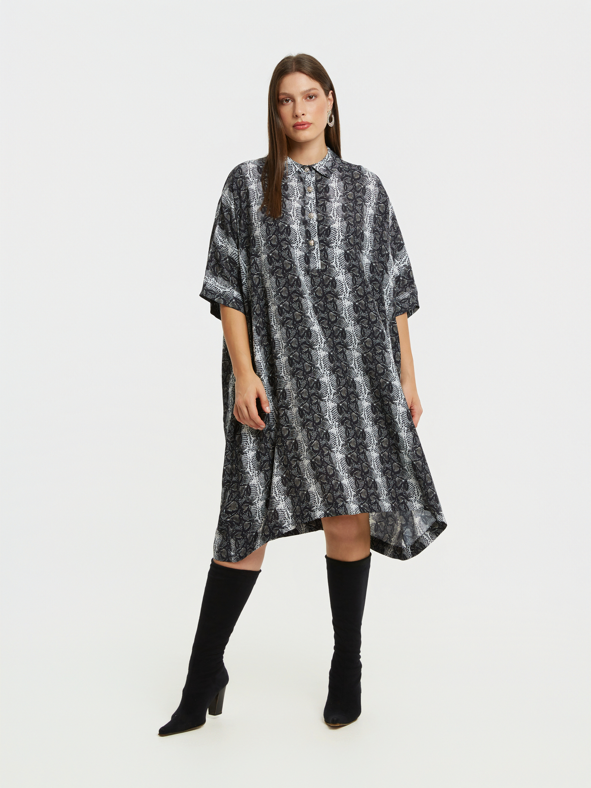 Φόρεμα σεμιζιέ βισκόζη εμπριμέ φωτογραφία