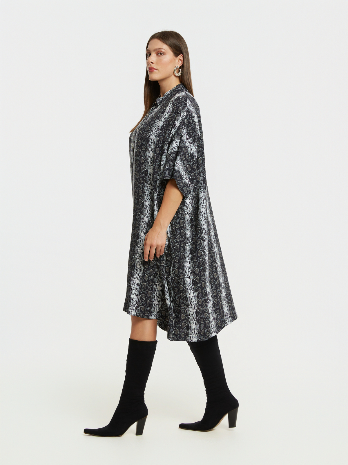 Φόρεμα σεμιζιέ βισκόζη εμπριμέ φωτογραφία