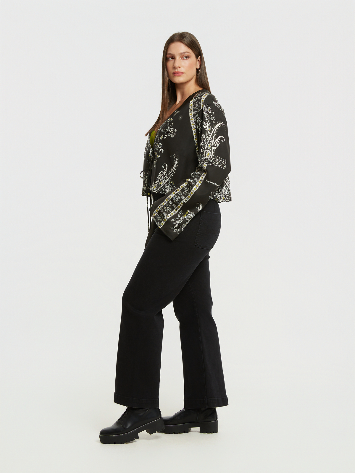 Ψηλόμεσο τζιν bootcut με μπροστινές τσέπες φωτογραφία