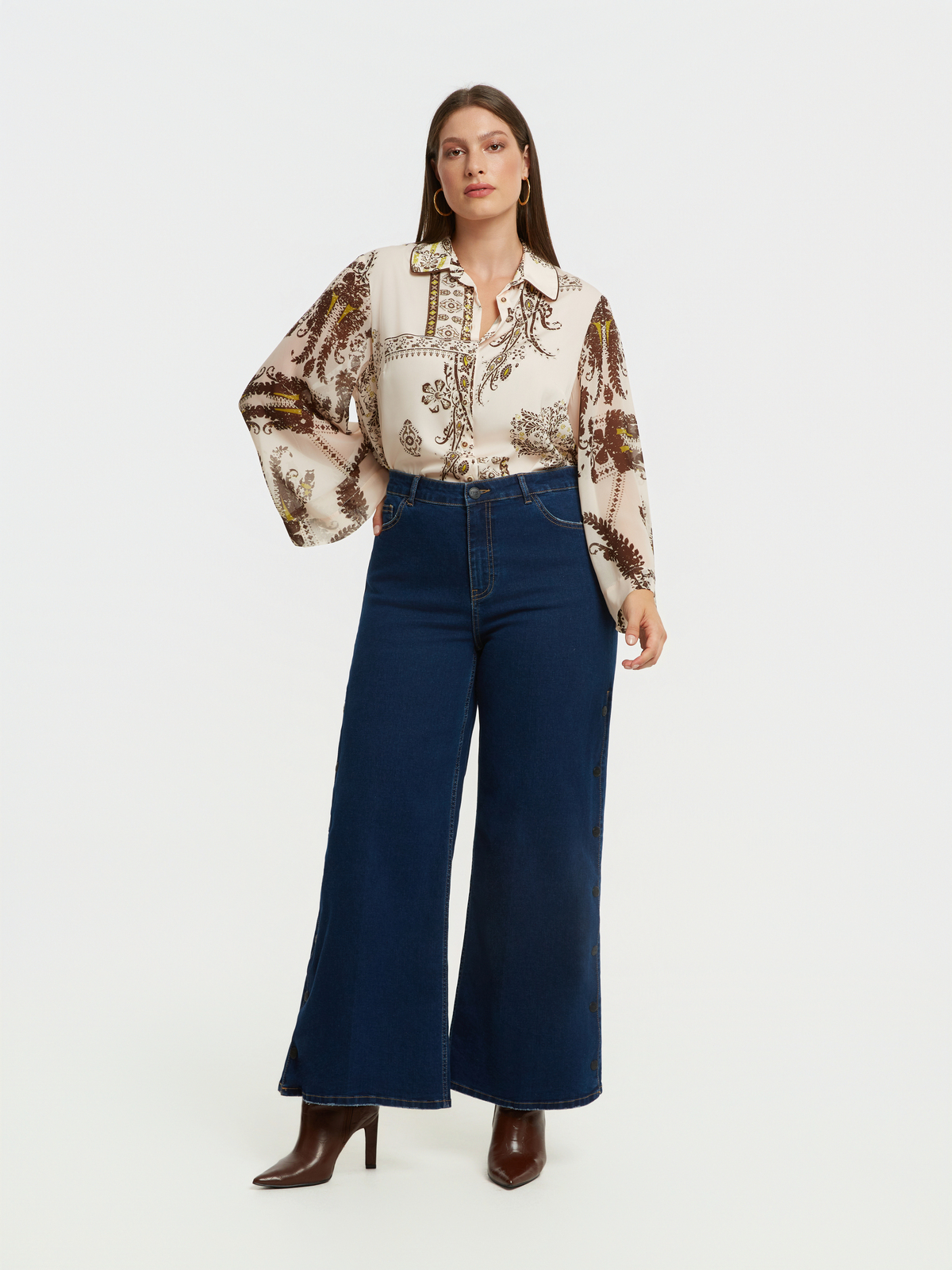 Ψηλόμεσο τζιν παντελόνι καμπάνα με κουμπιά στο πλάι φωτογραφία