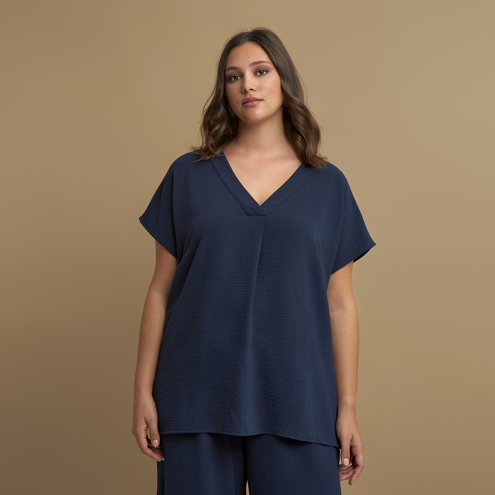 Airwashed crepe essential V-neck blouse with front pleat