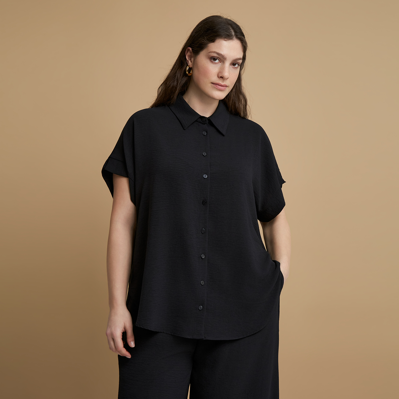Airwashed crepe short-sleeve shirt with curved hem