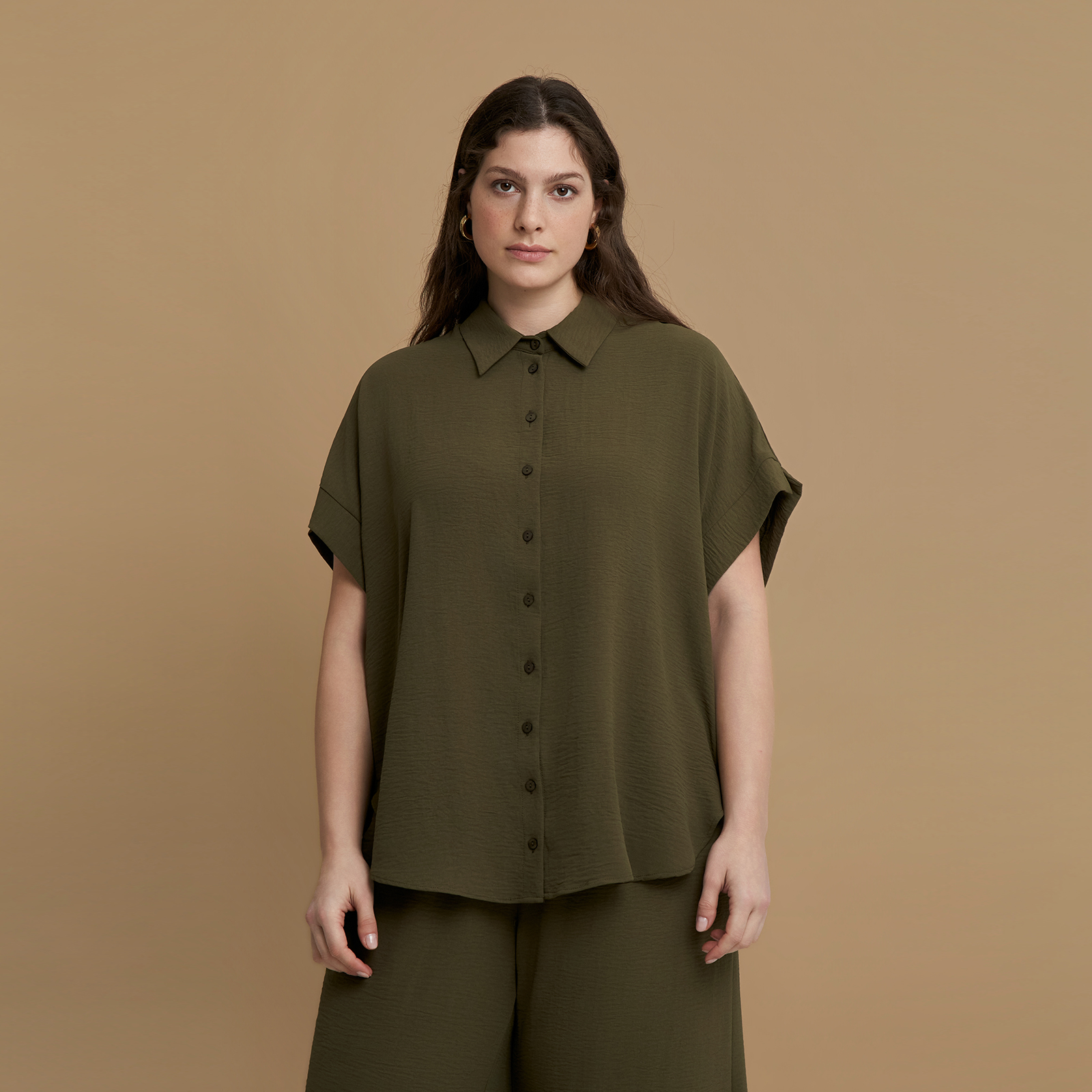 Airwashed crepe short-sleeve shirt with curved hem