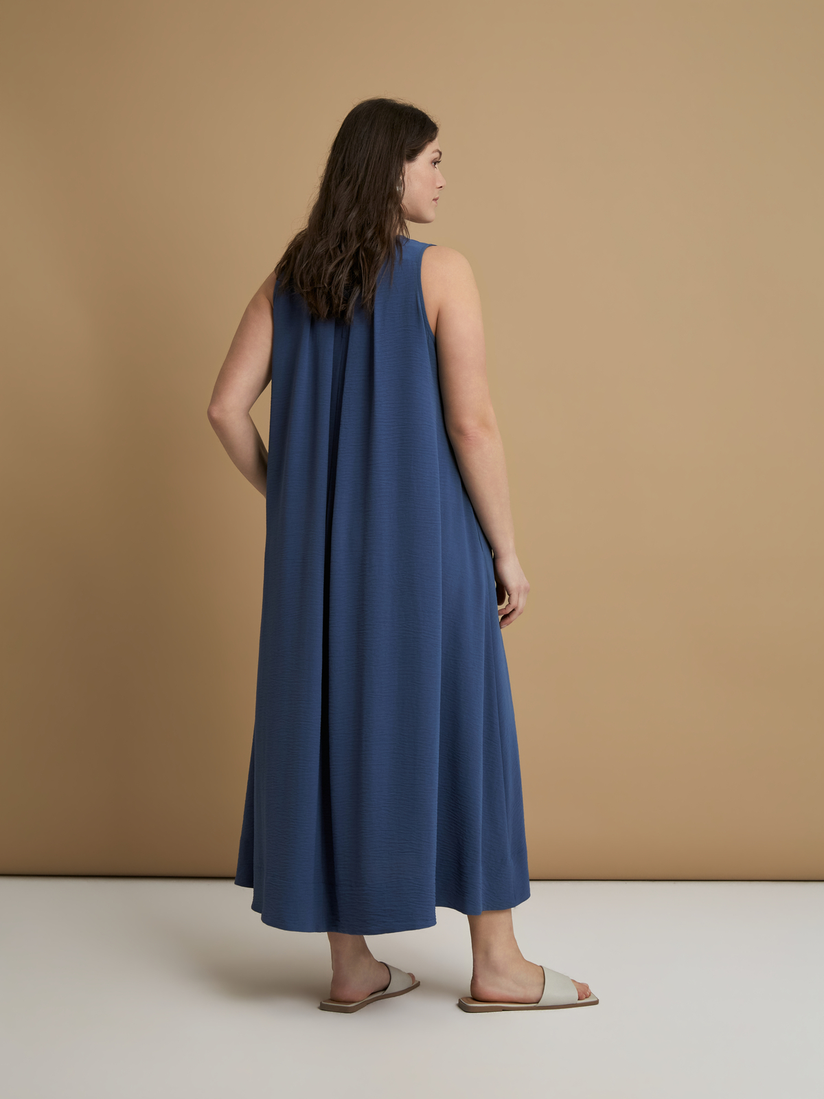 Αμάνικο maxi φόρεμα airwashed κρεπ φωτογραφία