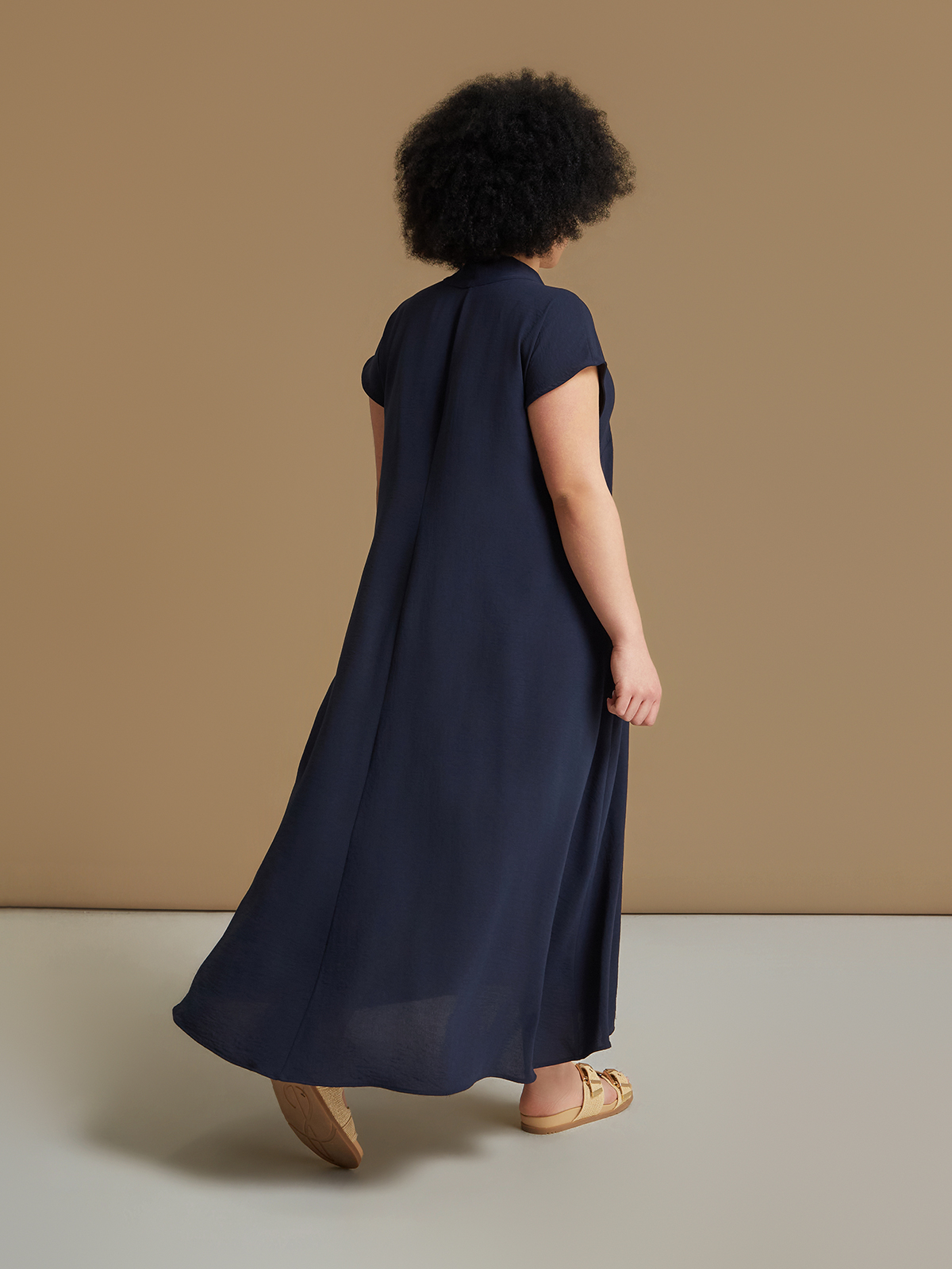 Φόρεμα κρεπ airwashed με πτυχώσεις φωτογραφία