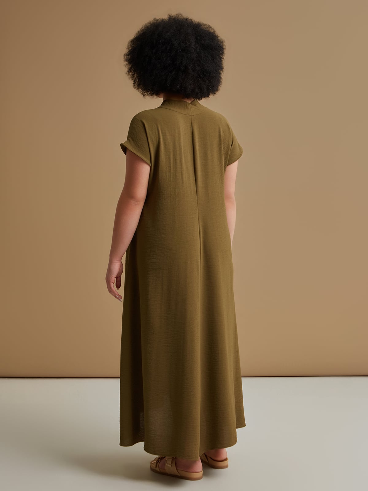 Φόρεμα κρεπ airwashed με πτυχώσεις φωτογραφία