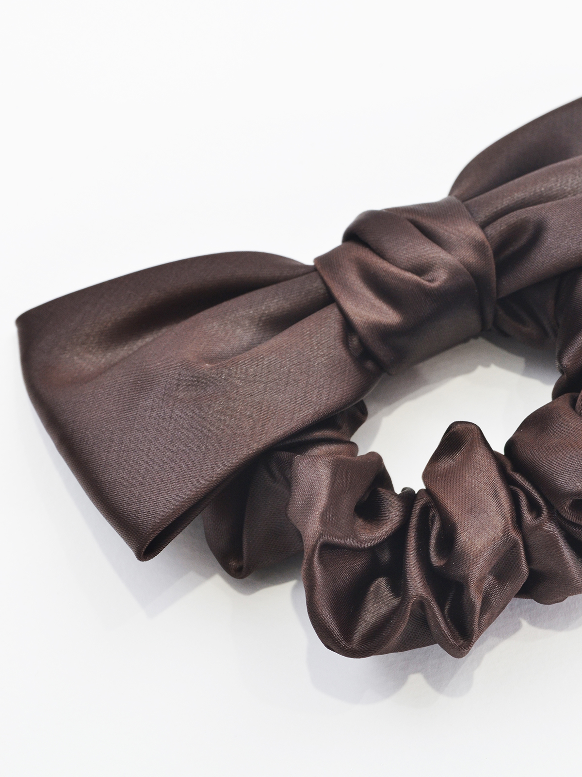 Scrunchie σατέν με φιόγκο φωτογραφία