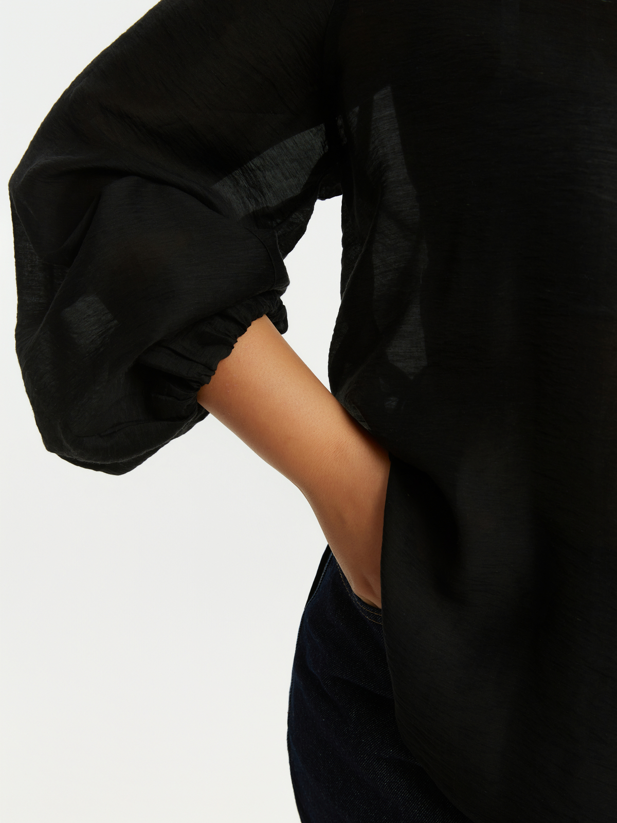 Πουκάμισο με μπαλούν μανίκια και μάο γιακά φωτογραφία