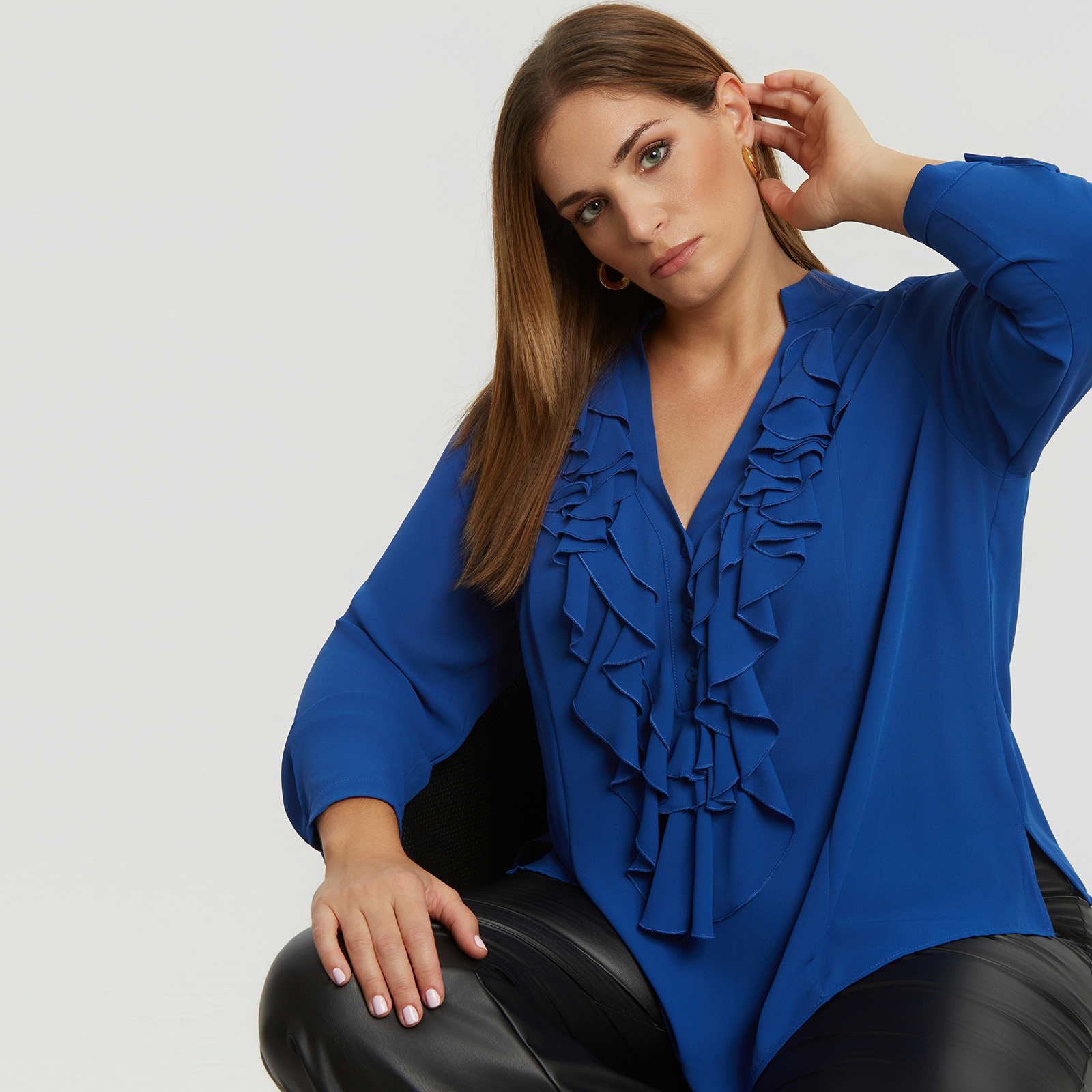 Balloon-sleeve ruffle front blouse