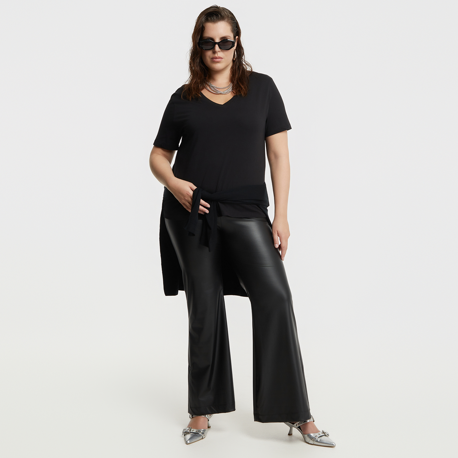 Basic cotton V-neck t-shirt