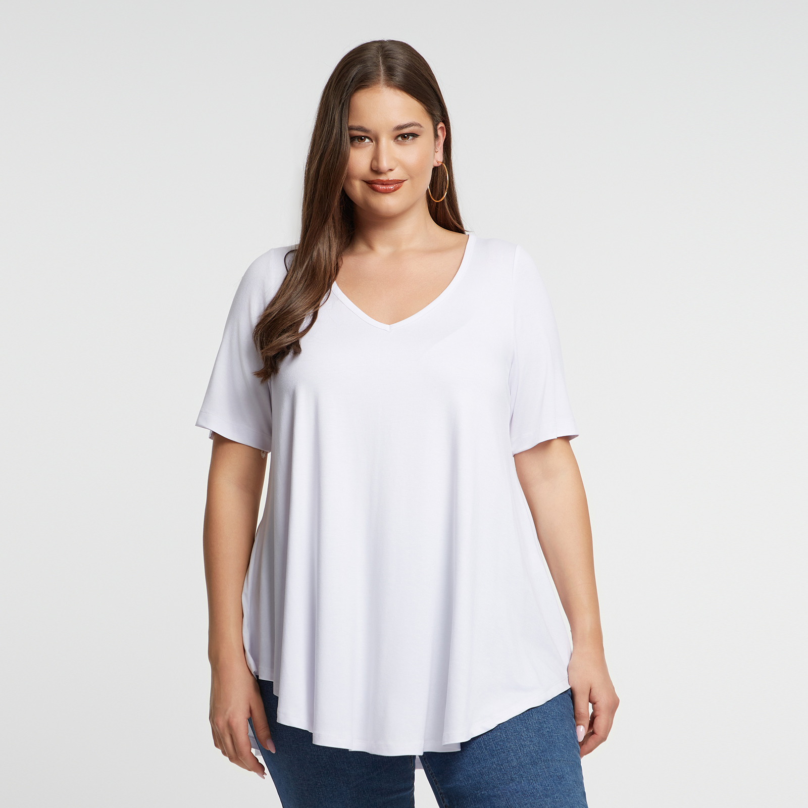  Ελαστική βισκόζη Κοντό μανίκι V-λαιμόκοψη Μήκος (κέντρο της πλάτης): 77 εκ. 97%VISCOSE 3%ELASTANE Το μοντέλο έχει ύψος 1,81 εκ. και φοράει O/S Made in Greece