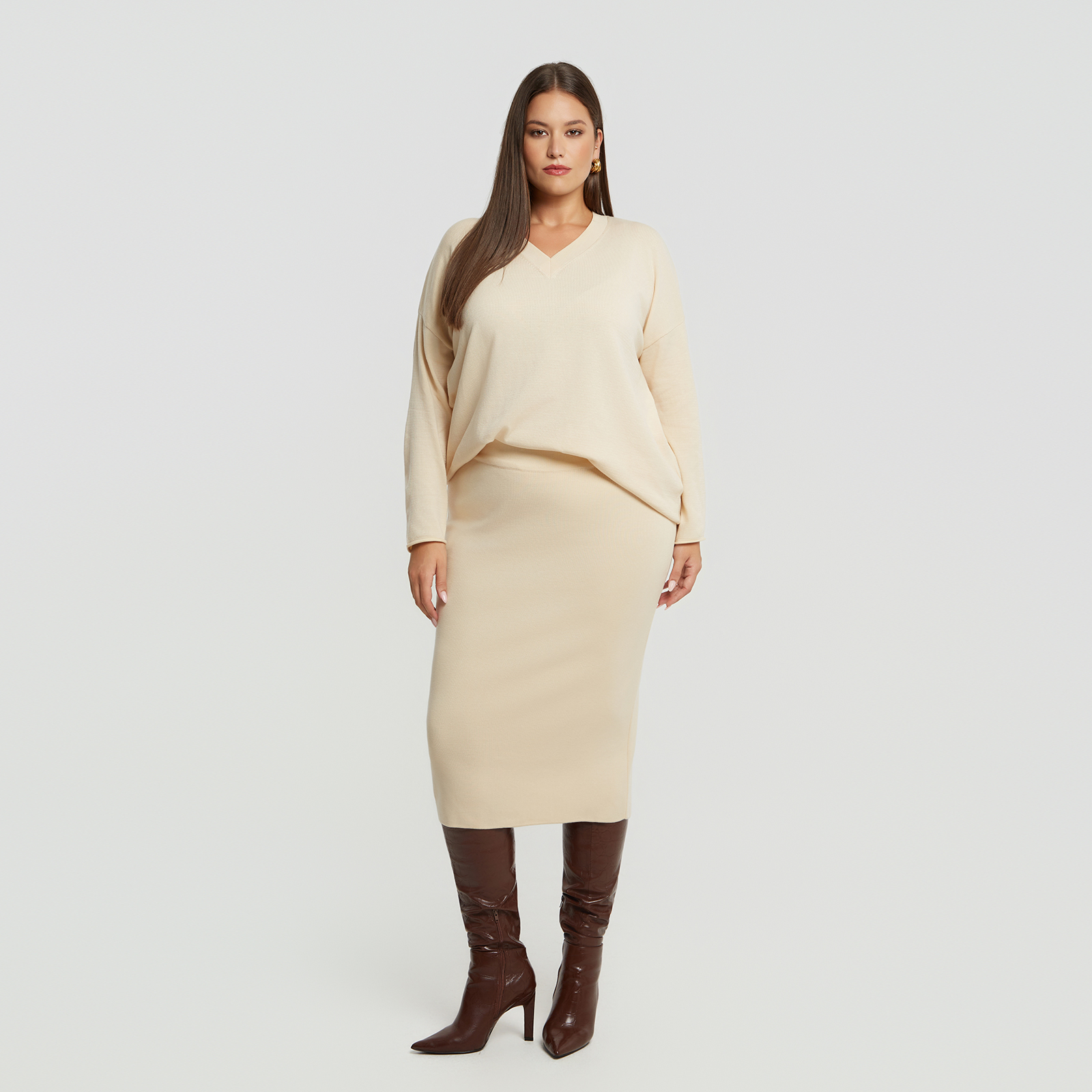  Από τη Basic Collection, αυτή η πλεκτή φούστα είναι ένα διαχρονικό must-have κομμάτι. Διαθέσιμη σε πολλές αποχρώσεις, συνδυάζει άνεση, στυλ και προσιτή τιμή. Ένα ευέλικτο σχέδιο που θα φοράτε ξανά και ξανά, από το γραφείο μέχρι τις βραδινές σας εξόδους. ● Πλεκτό ύφασμα με ελαστικότητα για άνεση και ελευθερία κινήσεων ● Κλασική γραμμή σωλήνας που κολακεύει κάθε σιλουέτα ● Ψηλόμεση εφαρμογή για κομψή elongated εμφάνιση ● Διατίθεται σε μεγάλη γκάμα χρωμάτων για όλα τα γούστα ● Οικονομικό και πρακτικό – ιδανικό για καθημερινή χρήση Μήκος: 78 εκ 90%POLYACRYLIC 10%POLYESTER Το μοντέλο έχει ύψος 1,80 εκ. και φοράει S/M Made in Greece