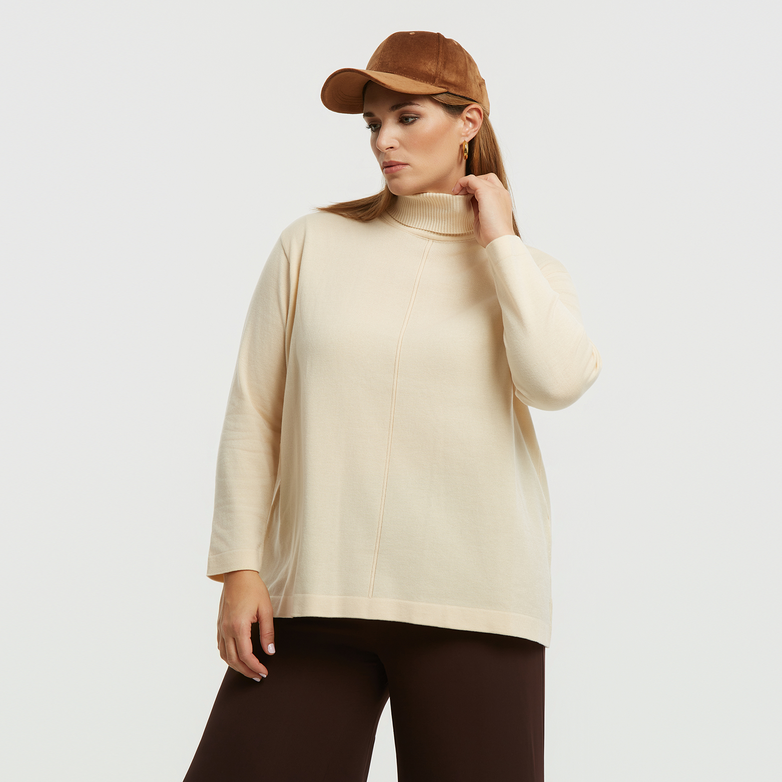 Basic knit turtleneck jumper with front seam detail