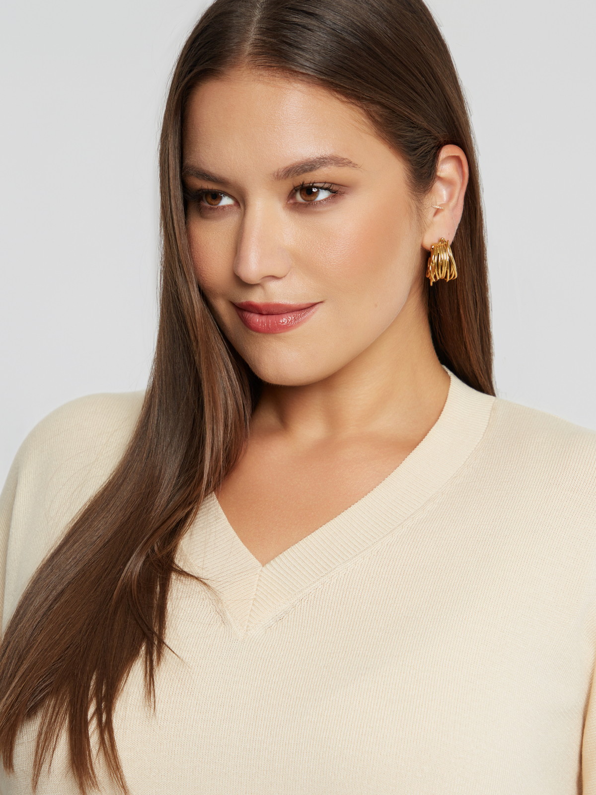 Basic πλεκτή μπλούζα με V-λαιμόκοψη φωτογραφία