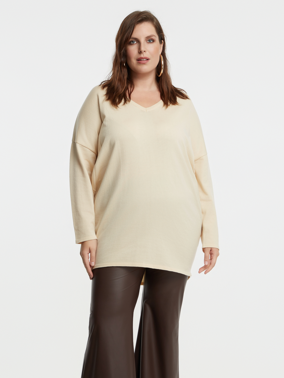 Basic πλεκτή tunic με V-λαιμόκοψη φωτογραφία