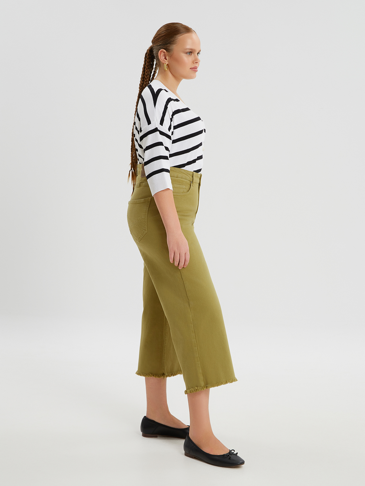 Τζιν basic cropped σε φαρδιά γραμμή φωτογραφία