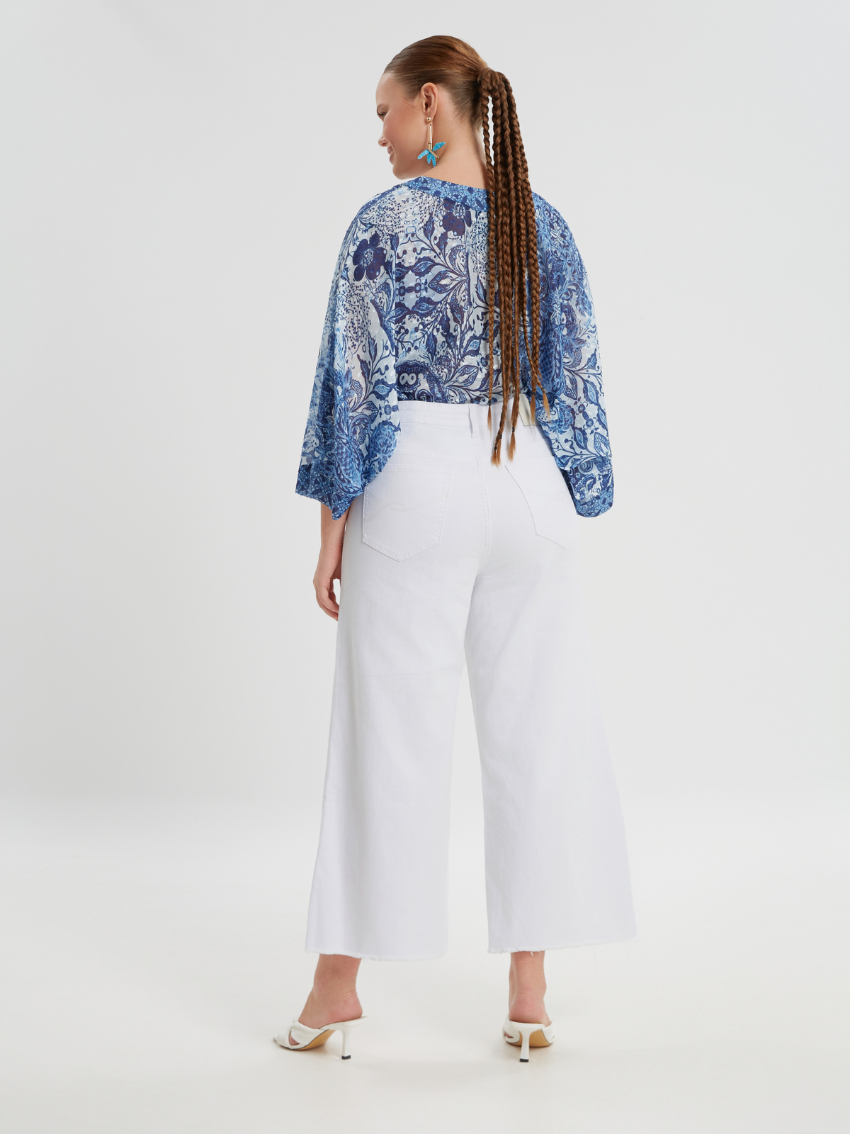 Τζιν basic cropped σε φαρδιά γραμμή φωτογραφία