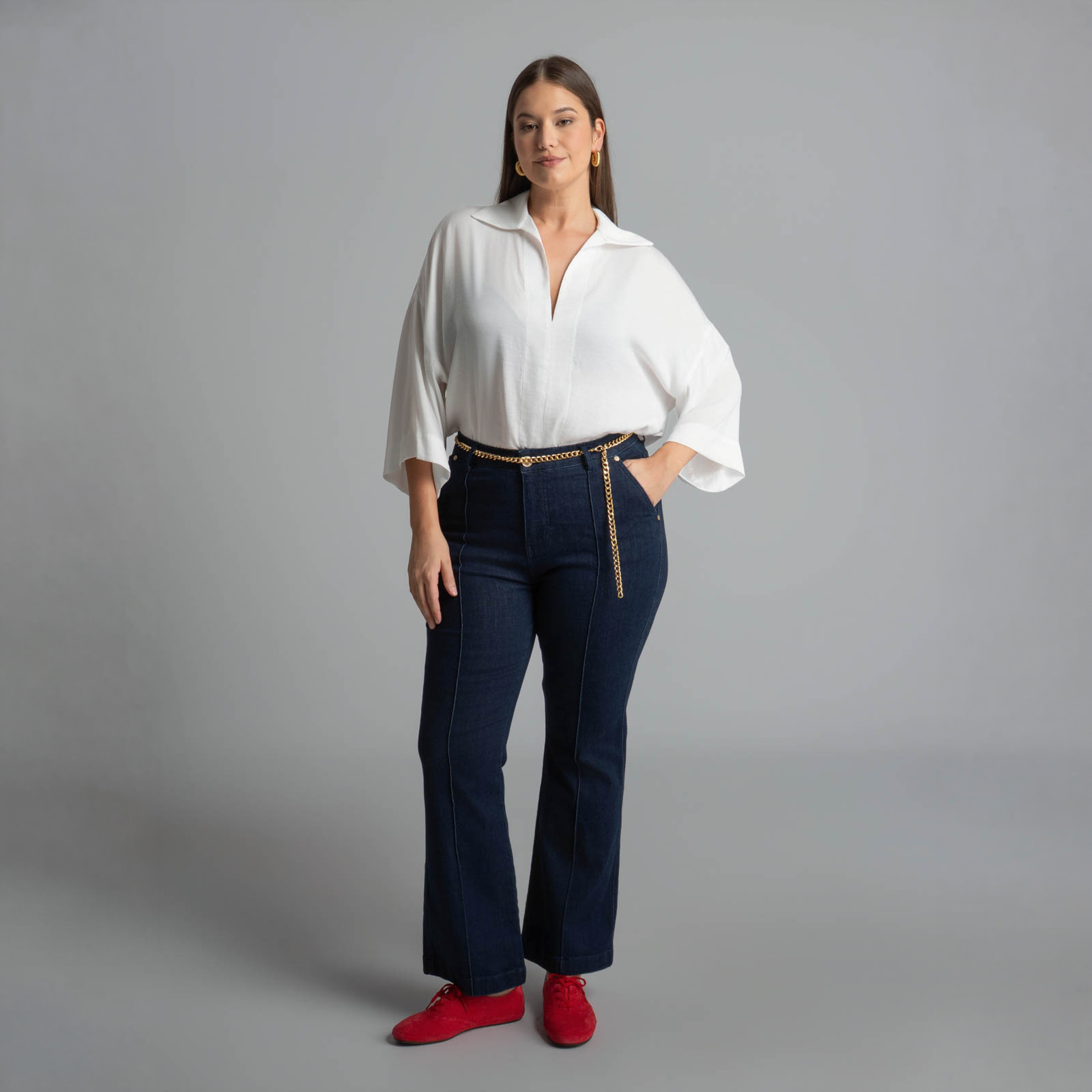 Τζιν παντελόνι bootcut με αλυσίδα στη μέση