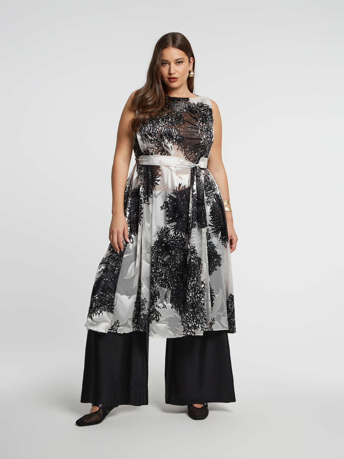 Αμάνικο φόρεμα με botanical μοτίβο και ζώνη φωτογραφία