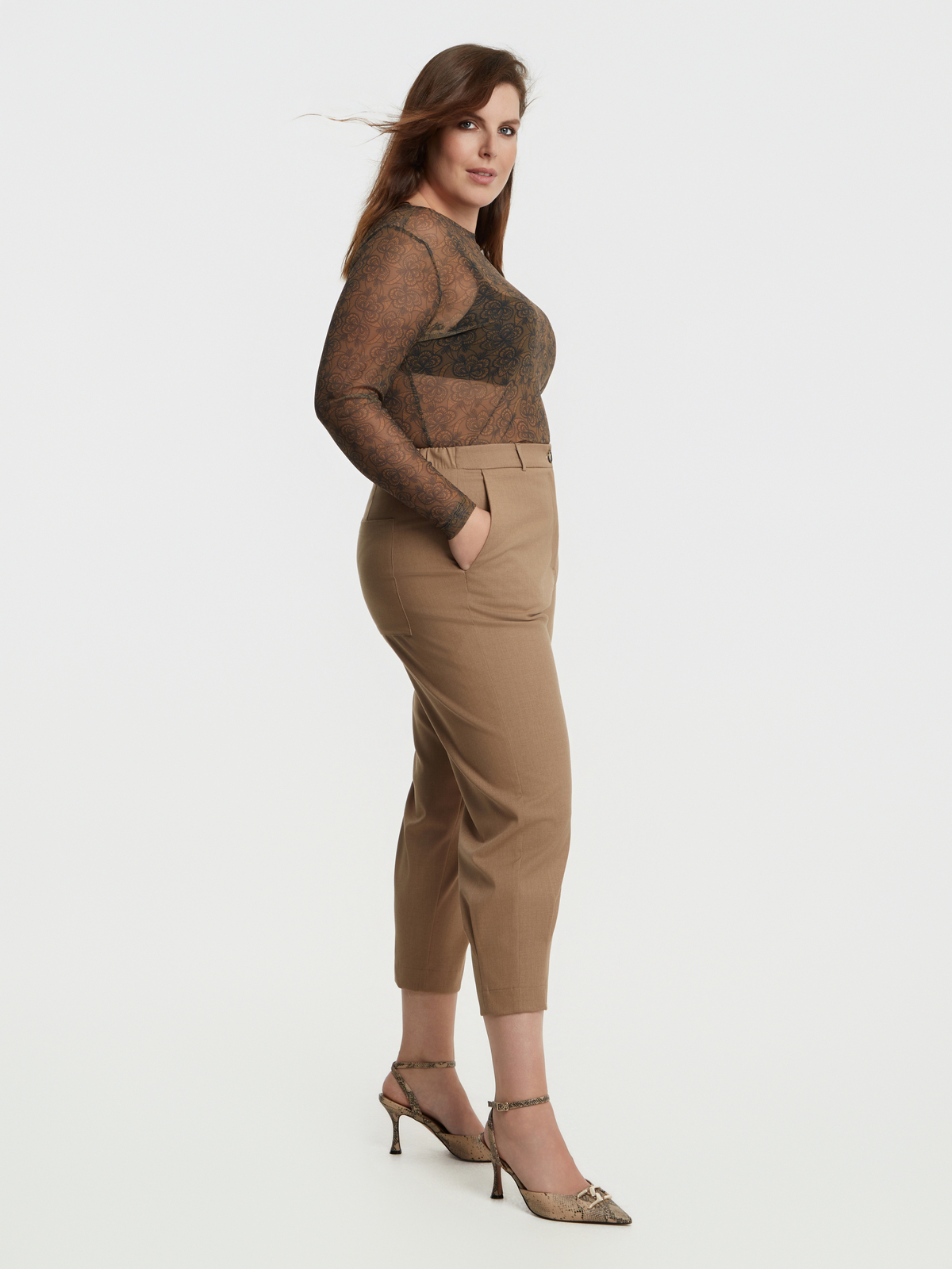 Παντελόνι carrot μονόχρωμο φωτογραφία