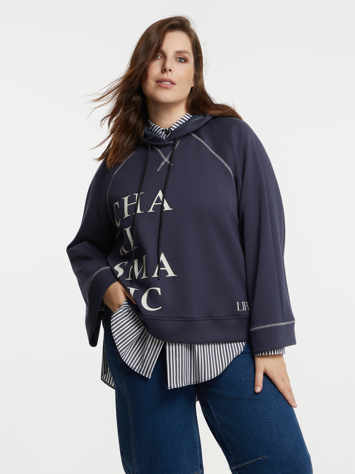 Μπλούζα φούτερ με στάμπα “Charismatic” φωτογραφία