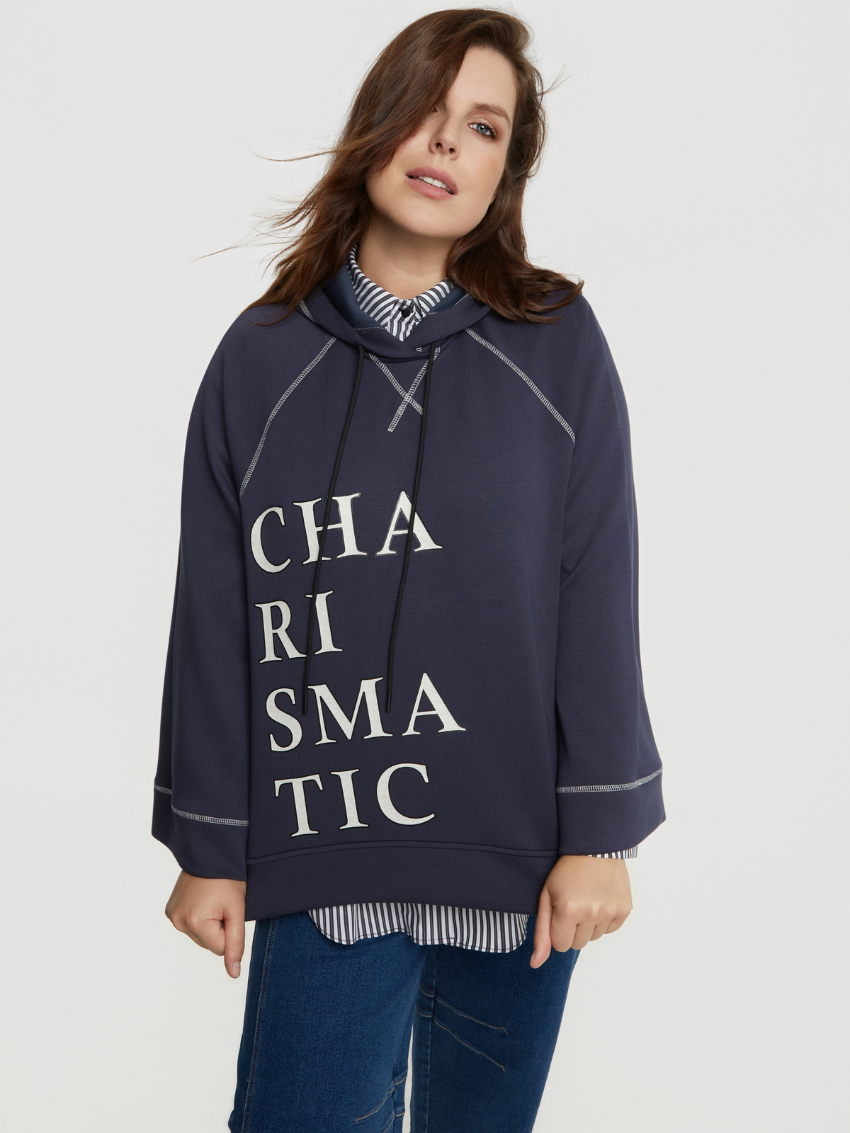 Μπλούζα φούτερ με στάμπα “Charismatic” φωτογραφία