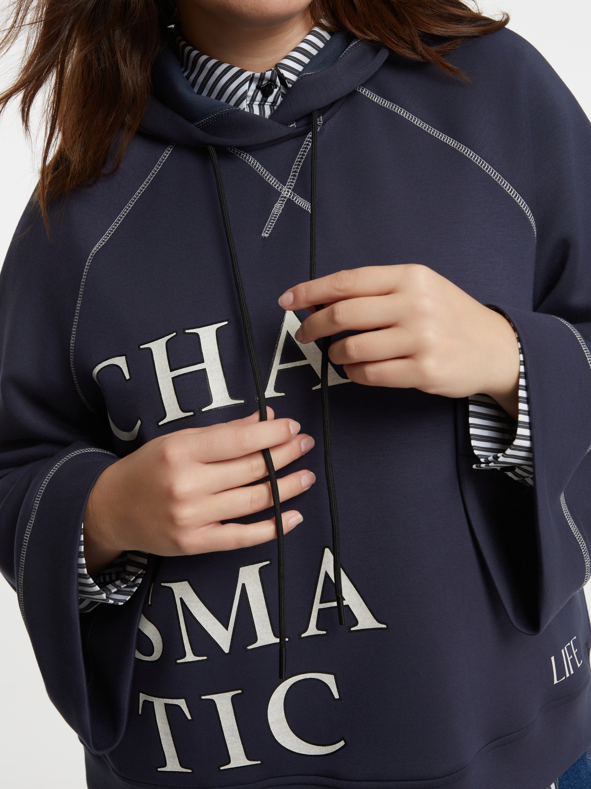 Μπλούζα φούτερ με στάμπα “Charismatic” φωτογραφία