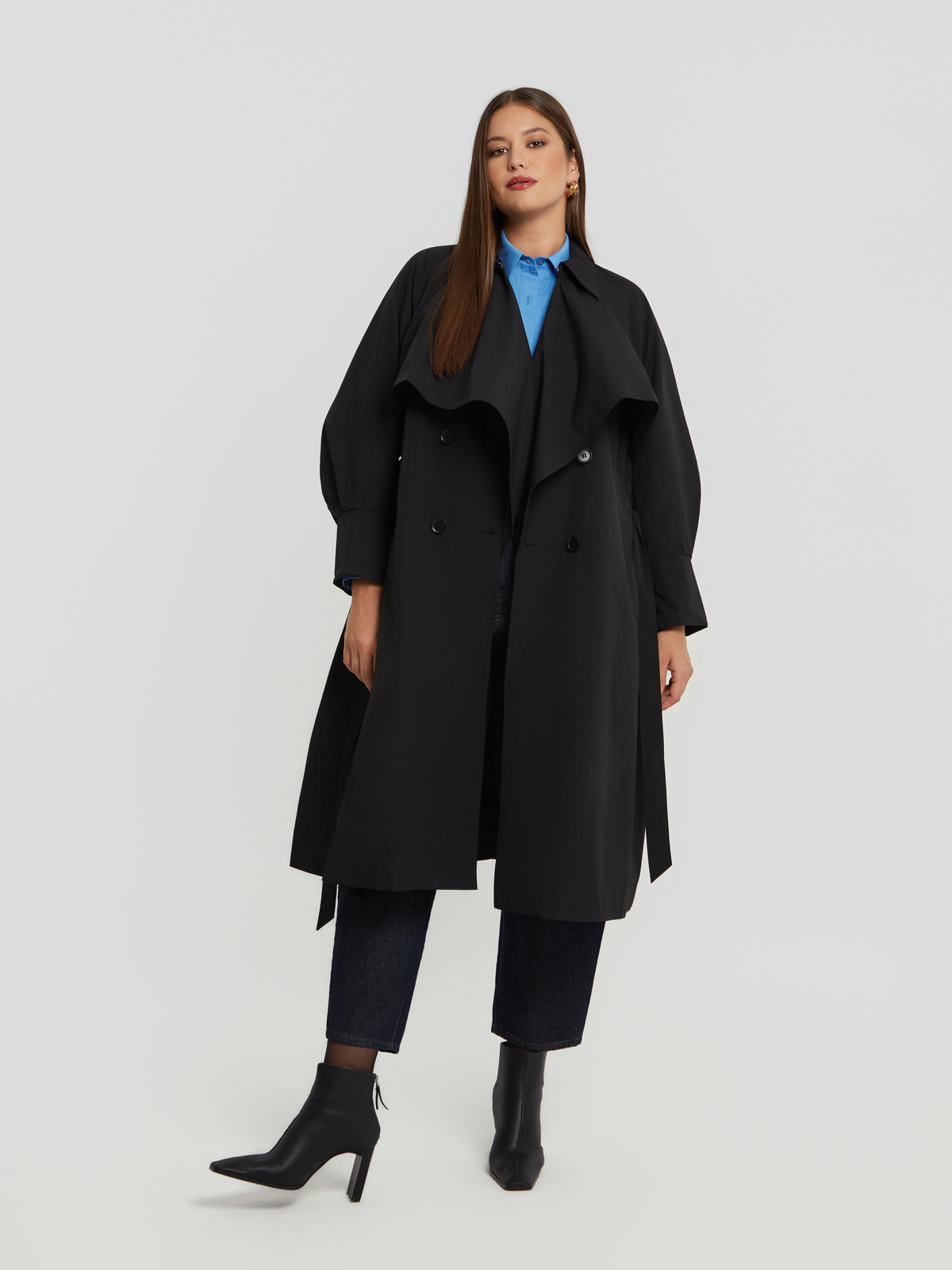 Βαμβακερή καπαρντίνα με ζώνη και λεπτομέρεια κάπας φωτογραφία