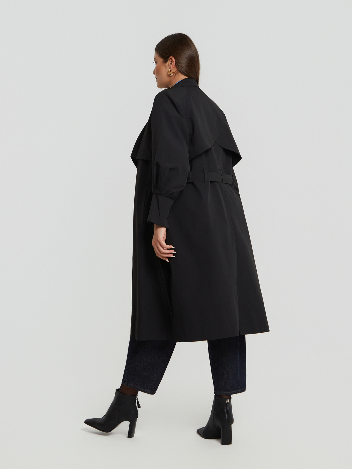 Βαμβακερή καπαρντίνα με ζώνη και λεπτομέρεια κάπας φωτογραφία