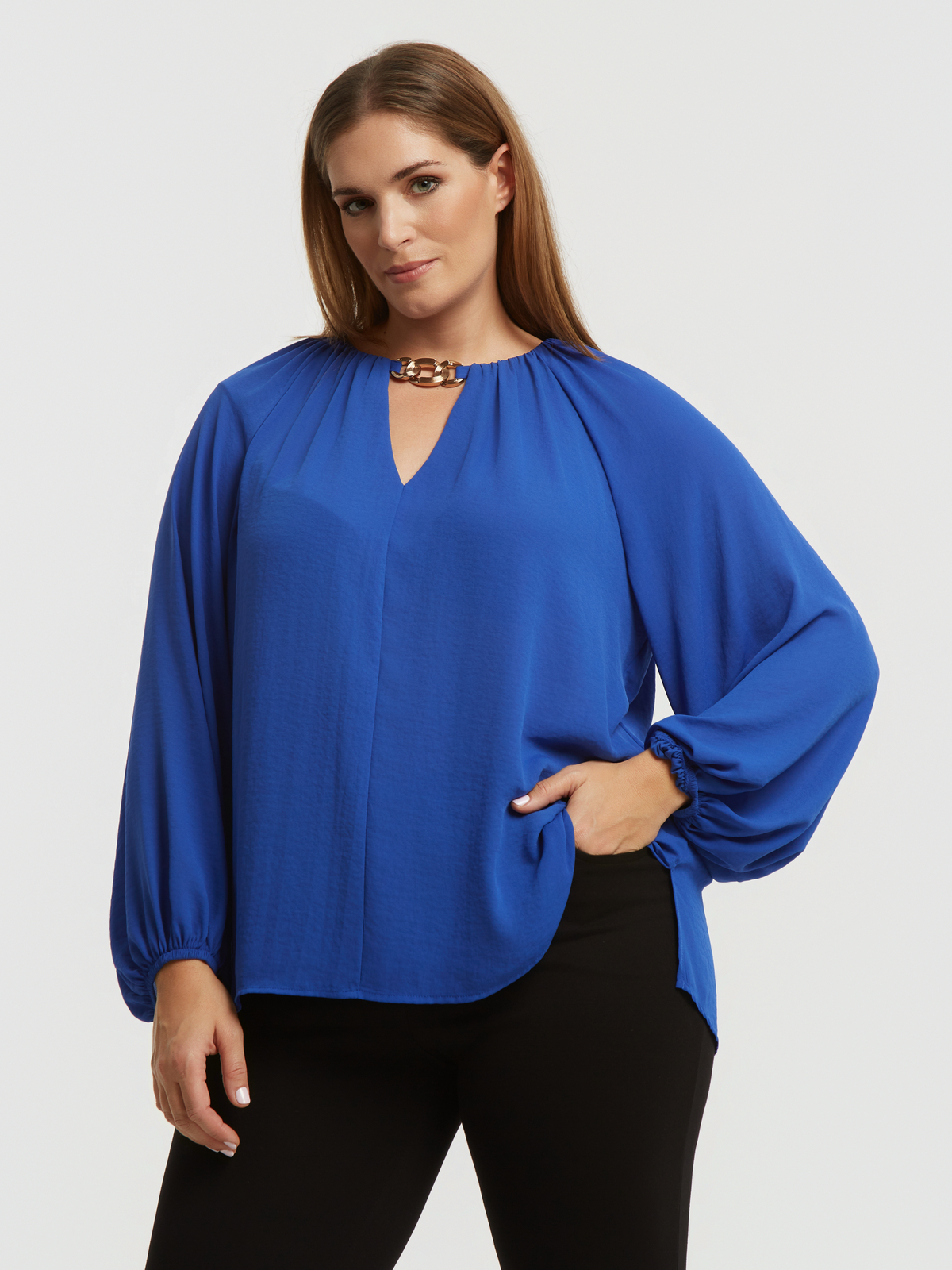 Κρεπ μπλούζα με χρυσή λεπτομέρεια φωτογραφία