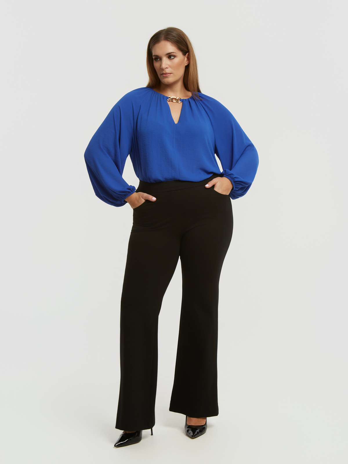 Κρεπ μπλούζα με χρυσή λεπτομέρεια φωτογραφία