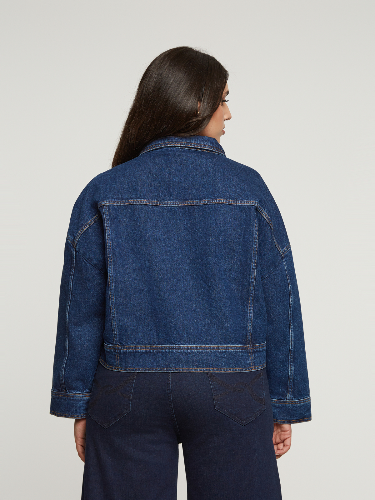 Cropped τζιν τζάκετ με utility τσέπες φωτογραφία