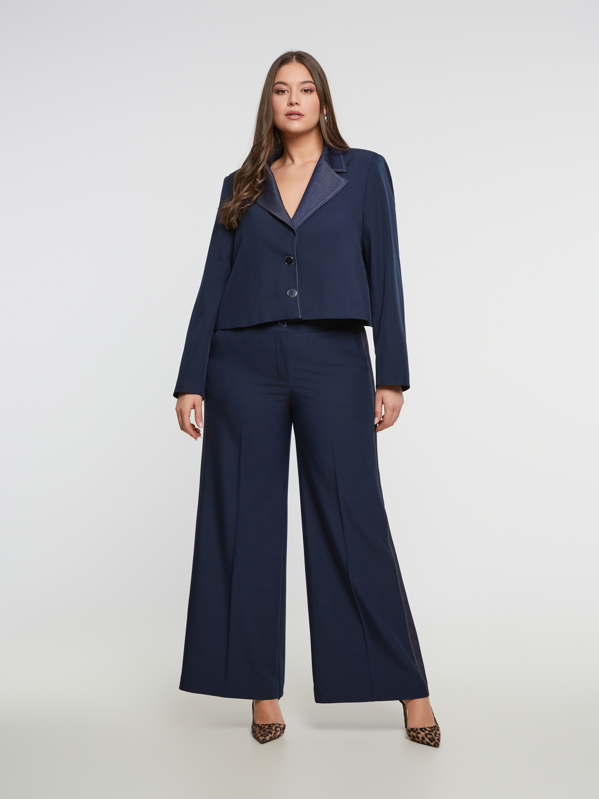 Cropped σακάκι με denim πέτο φωτογραφία