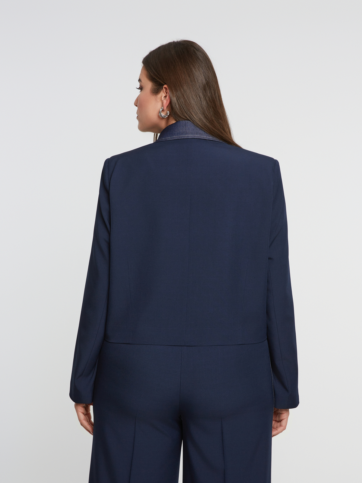 Cropped σακάκι με denim πέτο φωτογραφία