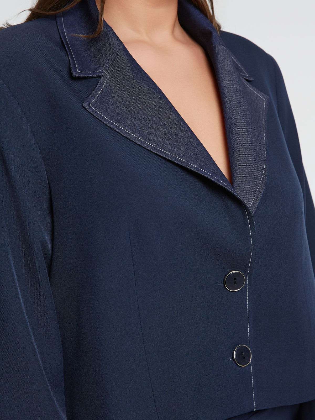 Cropped σακάκι με denim πέτο φωτογραφία