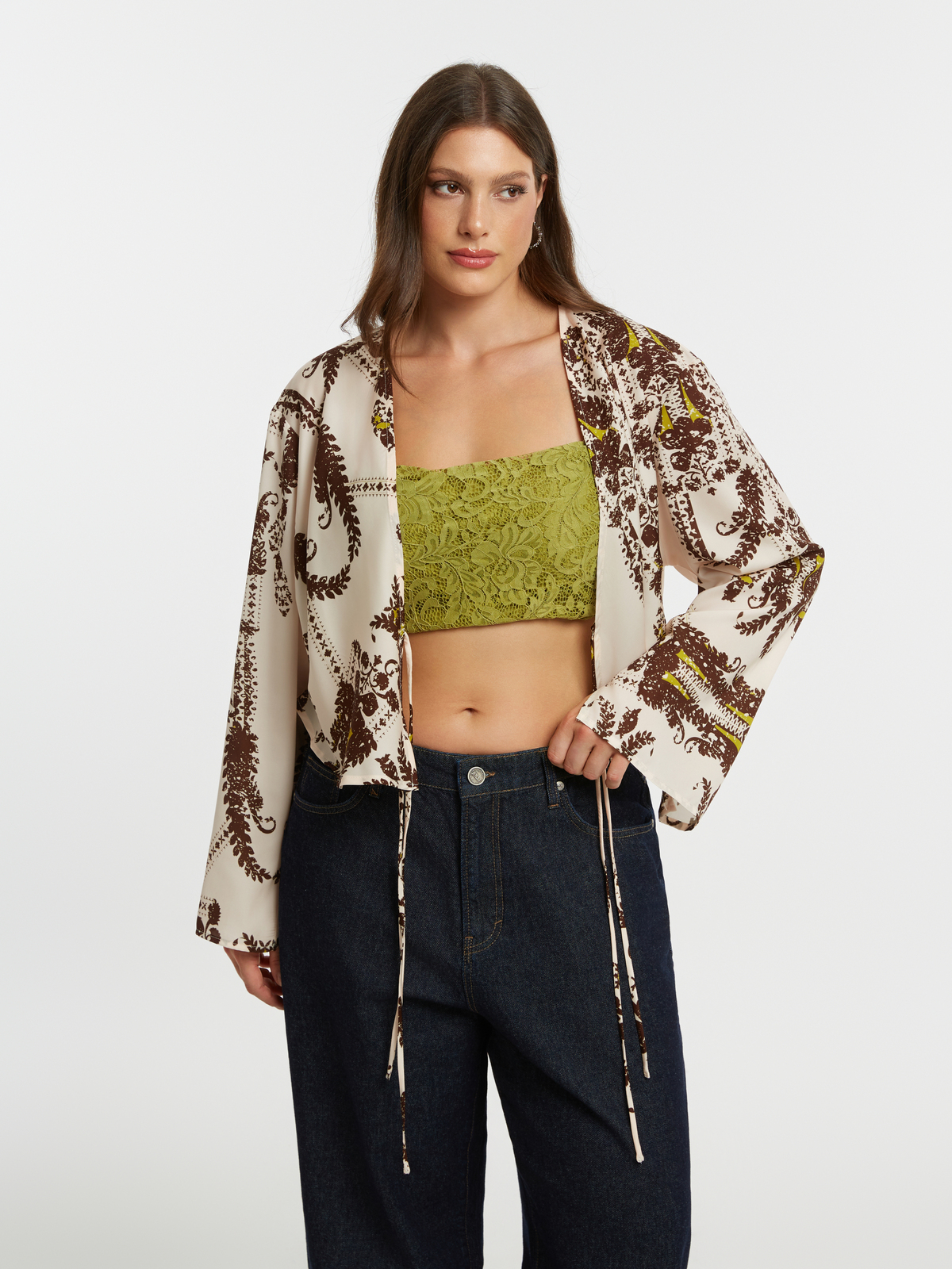 Cropped μπλούζα με δέσιμο και paisley σχέδιο φωτογραφία