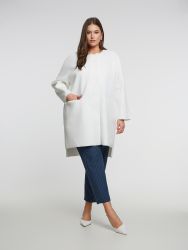 Oversized coat with button-up closure