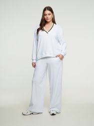 V-neck sweatshirt with contrasting trim