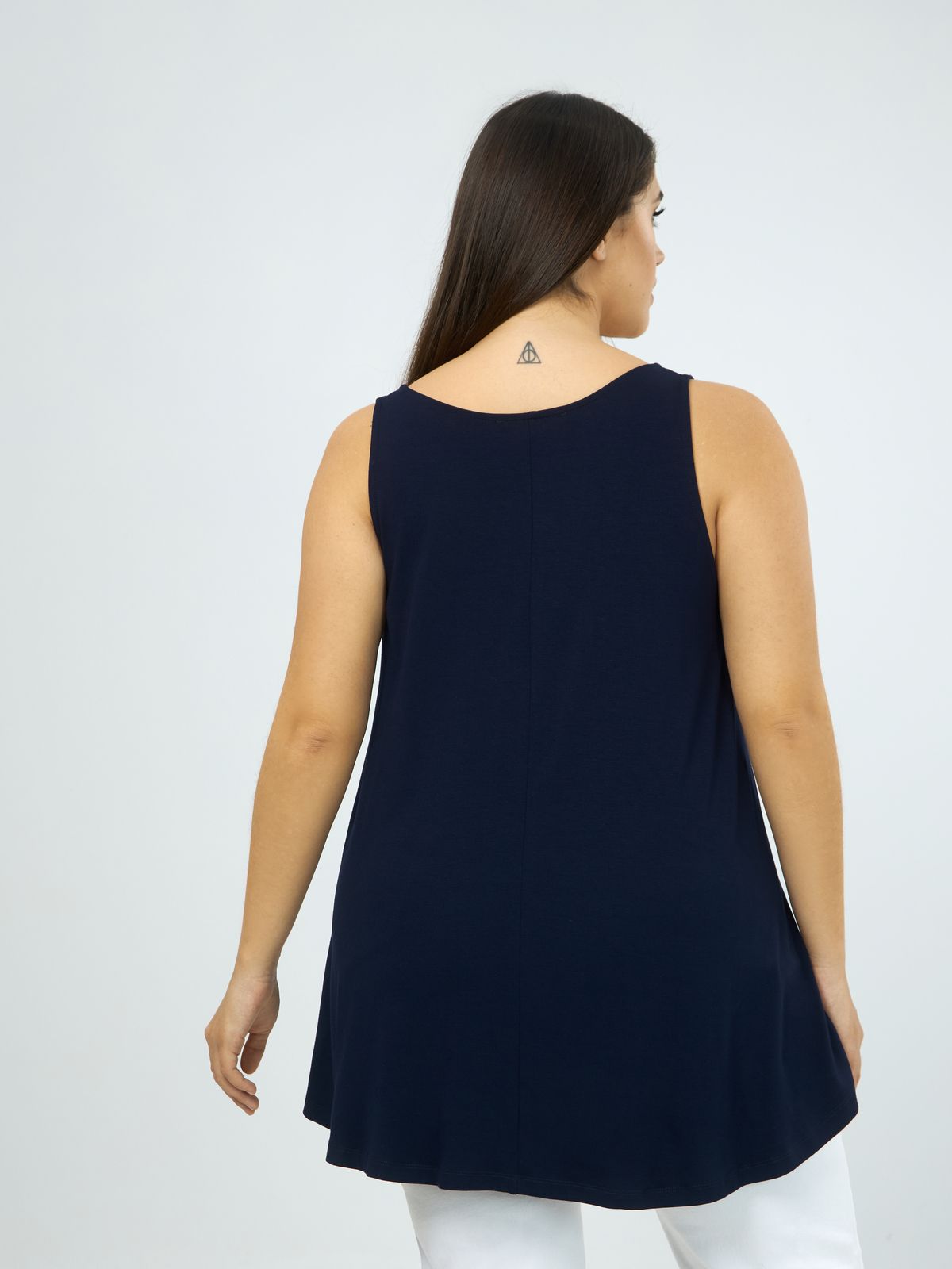 Viscose curve hem V top