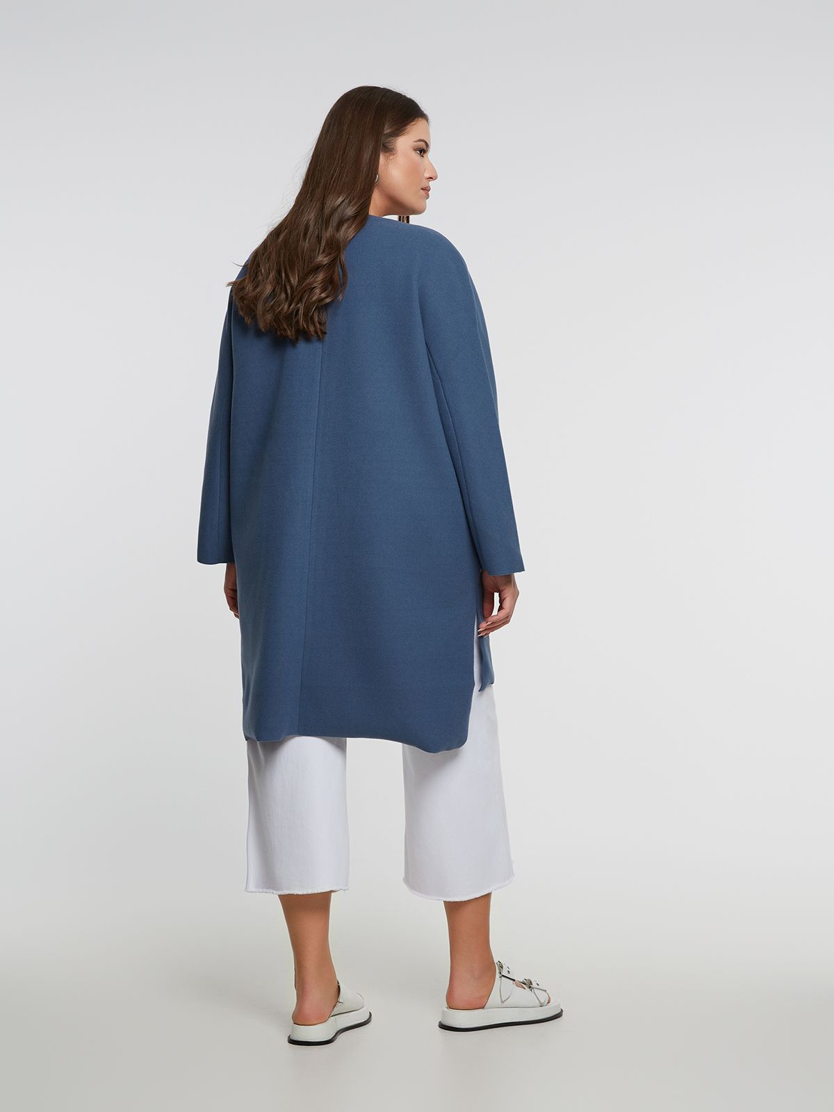 Oversized coat with button-up closure