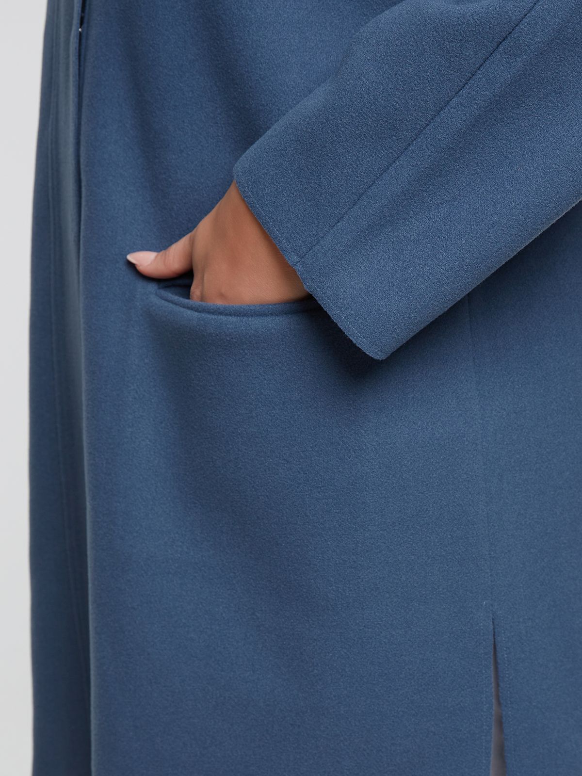 Oversized coat with button-up closure